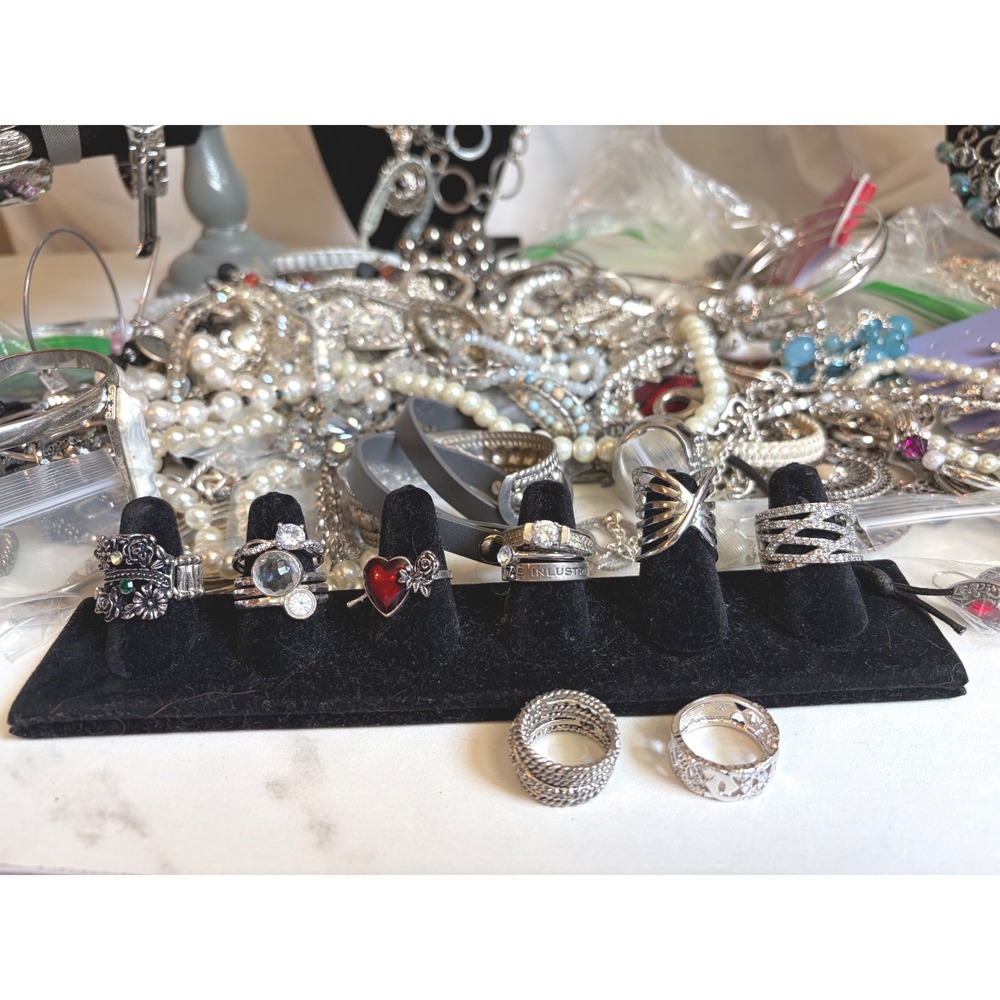 6lbs Jewelry Lot Silver Tone Rings, Skagen,Erica Lyons,Trifari, Rhinestones - Picture 3 of 11
